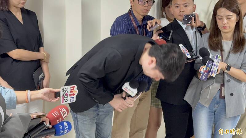 北市議員李柏毅咆哮醫護 施景中:加深老K黨蠻橫無理印象