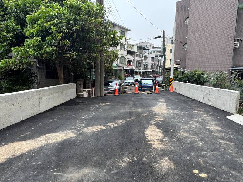 內壢成章三街便橋完工1年多仍無法通行 彭俊豪要市府拿出公權力