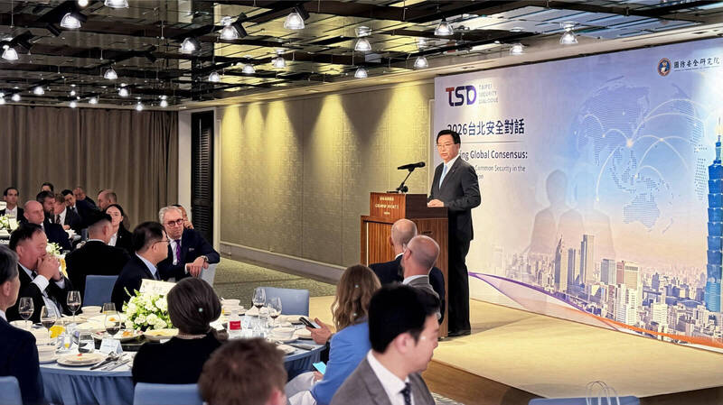 國家安全會議秘書長吳釗燮今晚出席「2026台北安全對話」晚宴,以「台灣面對的安全挑戰與前進之路」為題發表演說。(國安會提供)