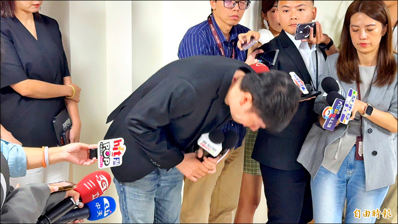 理直氣壯咆哮醫護翻車 李柏毅道歉「確實有大聲」/李秉穎:涉急診暴力 醫師公會應主動調查