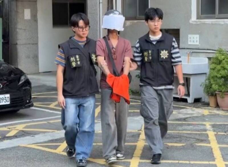 冷血賓士男「安全帽+A4紙遮臉」 他怒批為何永遠保護兇手?