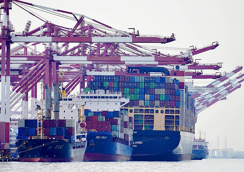 《TAIPEI TIMES》Exports hit record on 41% rise