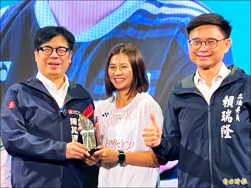 表揚體育有功人員 陳其邁加碼預算
