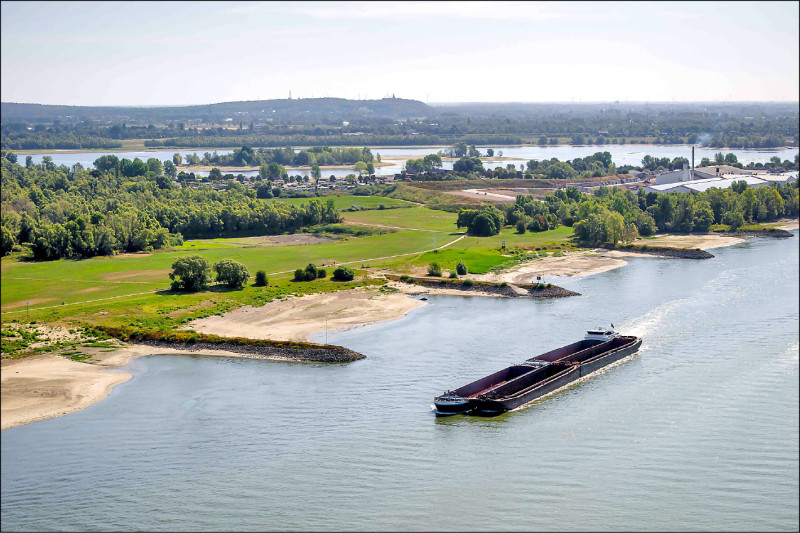 中英對照讀新聞》Rhine drops to lowest recorded level萊茵河降至有紀錄以來最低水位