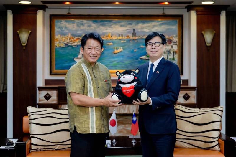高雄與日本石垣島直航 陳其邁會見搭首航班機的石垣市長中山義隆