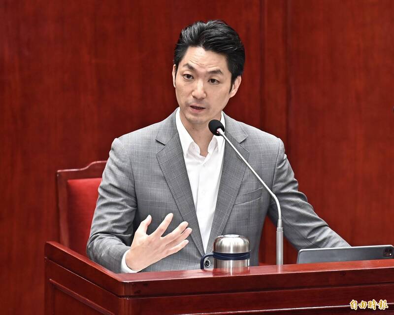 蔣萬安從金童變巨嬰? 作家拆解從政史:跳級當市長害慘台北