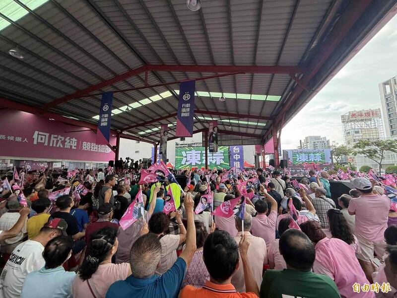 何欣純競總「還沒開場」湧3000人爆場。（記者蔡淑媛攝）