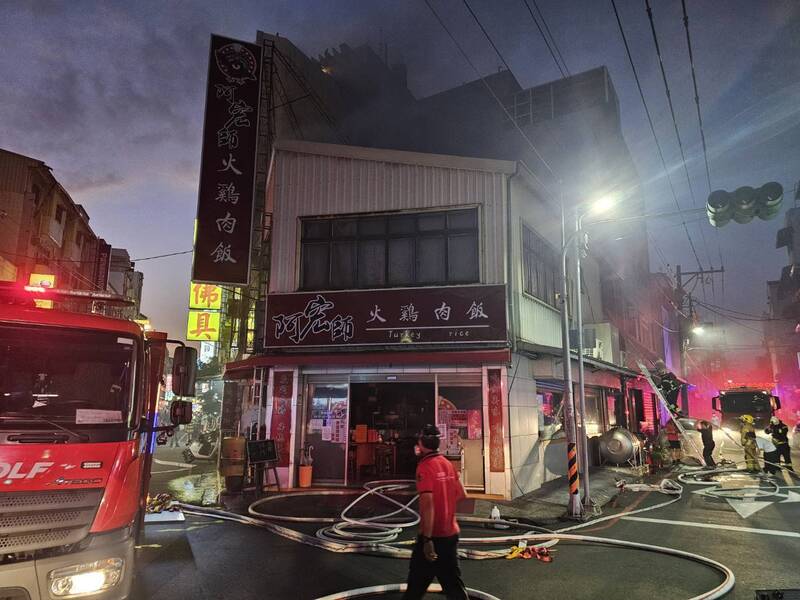 嘉義市阿宏師火雞肉飯失火 廚房竄煙畫面曝