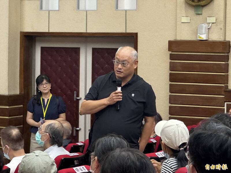 台灣人權工作者李明哲旁聽「反共2.0」論壇，並發表看法。（記者許詠晴攝）