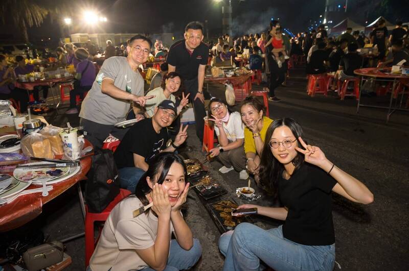 高雄今年中秋第一烤 前鎮漁港首辦千人烤肉趴