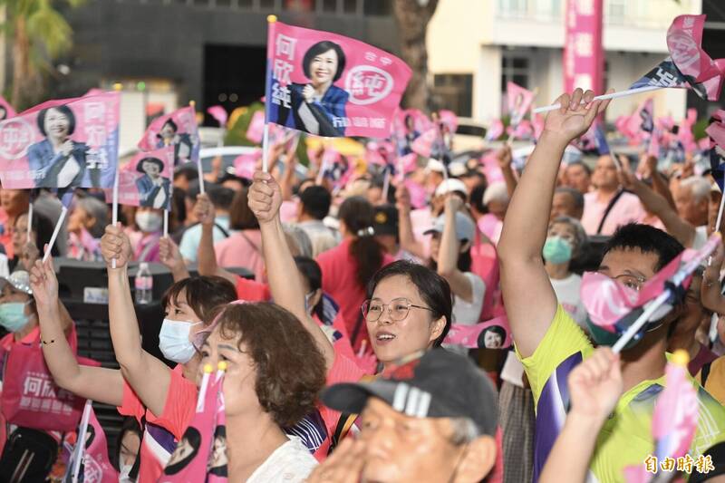 總統賴清德12日下午出席台中市長參選人何欣純競選總部成立大會，吸引大批支持者到場助陣。（記者廖耀東攝）