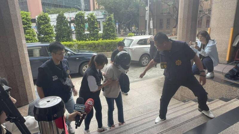 捷運變裝逃亡仍被逮 女槍手藏槍景安站社區停車場