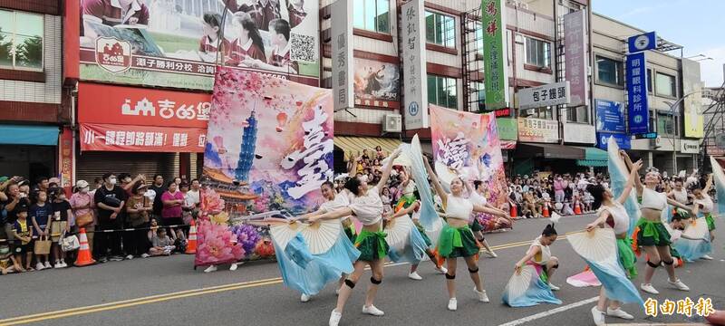 台中踩舞嘉年華爆爭議!市民轟全街封死「表演只給官員看」