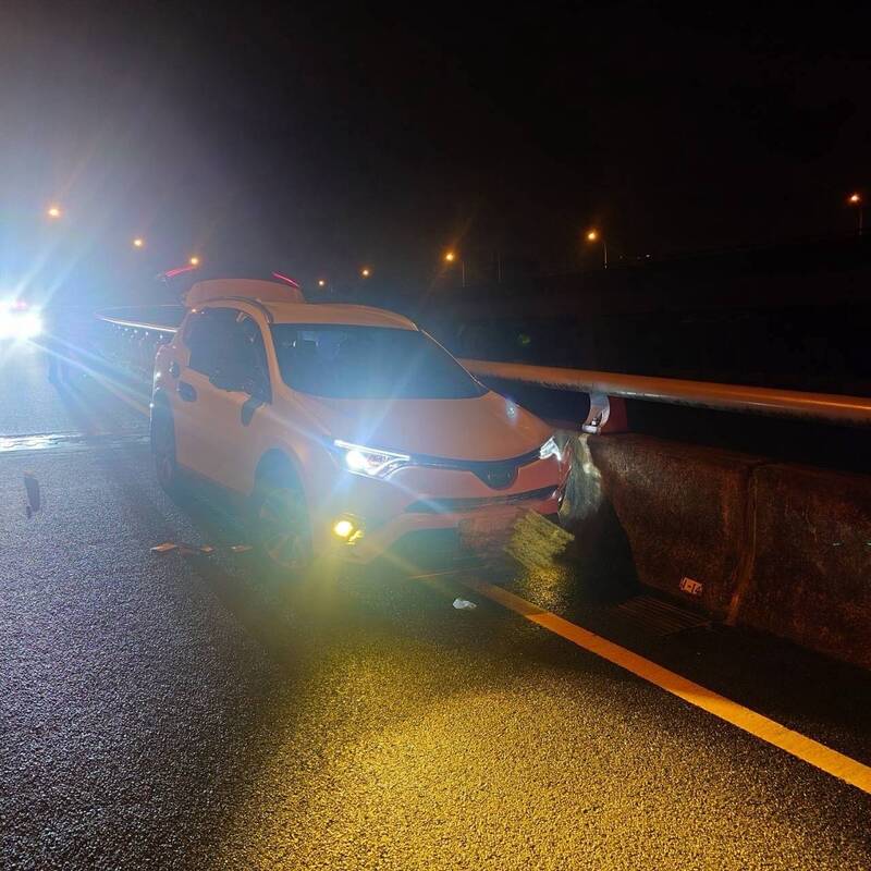 國5蘇澳匝道離奇車禍 轎車撞護欄駕駛墜地1個多小時尋獲身亡