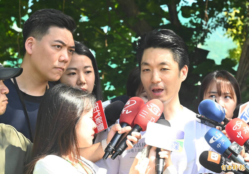 沈伯洋民調追上來了!蔣萬安:推動市政、生生喝鮮奶