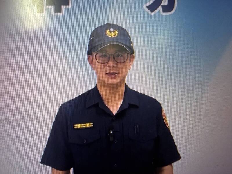 高雄公車運將路怒爆發!街頭攔停機車開嗆網瘋傳 警方要開罰