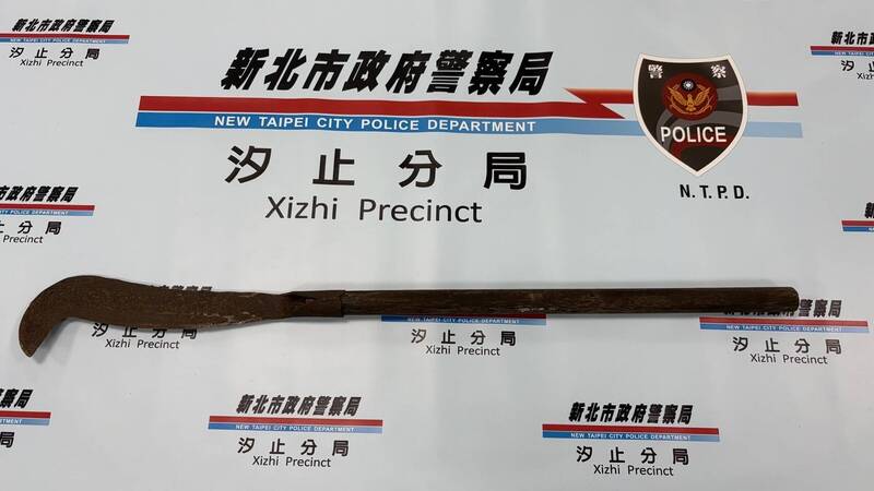 老翁自認花草遭鄰居清除揮柴刀理論 違反社維法送辦