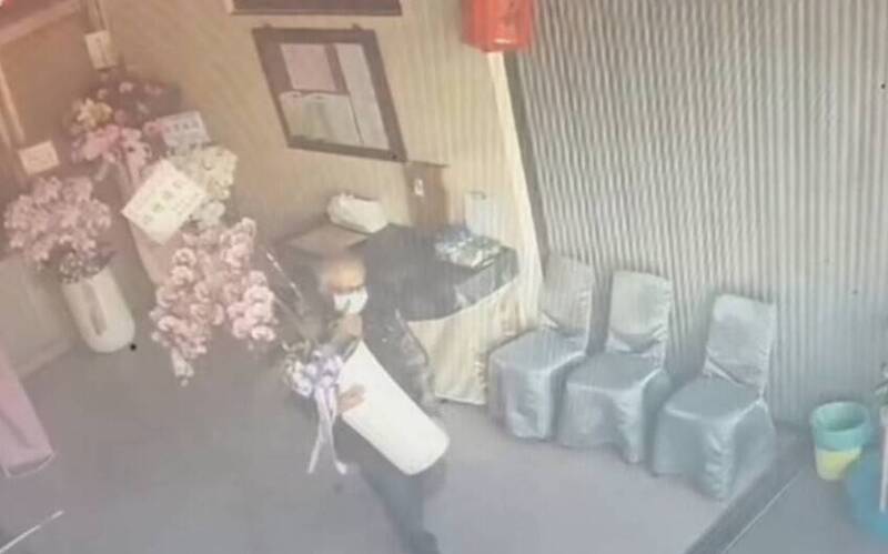 囂張!偷靈堂前蘭花轉賣 賊竟是花店老闆