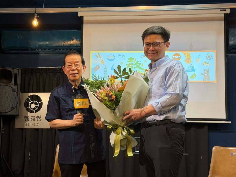 參加「熬民主」座談向謝長廷致敬 賴瑞隆:市政需一棒接一棒努力