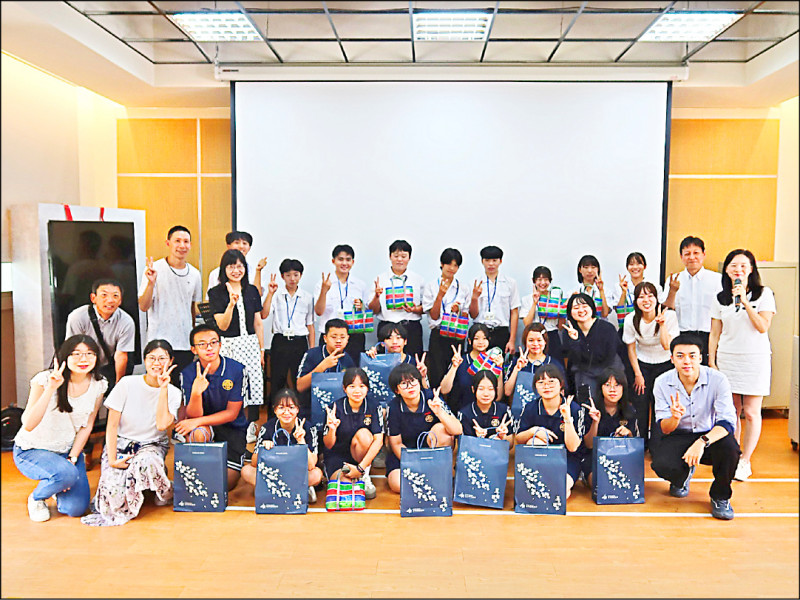 日本五瀨中學校來台交流 蘭州國中生秀英日語接待