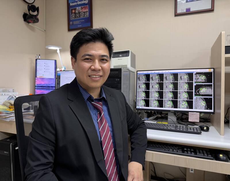 助台研發醫療AI技術 印尼學者呂安豐獲頒永久居留梅花卡
