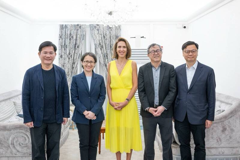 副總統蕭美琴（左二）與外交部長林佳龍（左一）在停留文托泰內期間，會晤歐洲議會復興歐洲黨團主席、議員阿耶（中）。（圖由外交部提供）