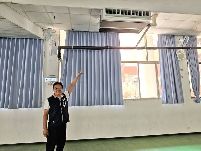 潭子國小「阿公級」冷氣換新完工 議員吳呈賢再爭取490萬改善校門前庭
