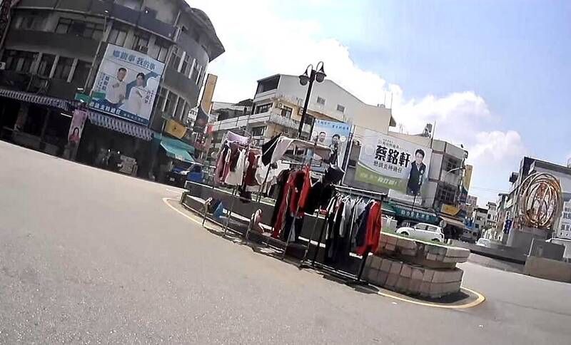南投草屯圓環變曬衣場 民眾:中秋會變烤肉場?