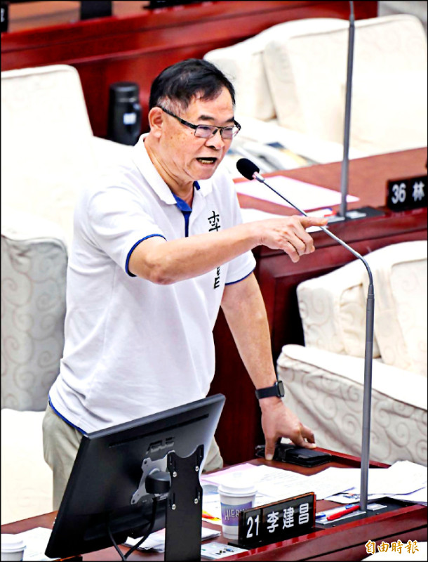 《台北市議會市政總質詢》陳賢蔚送「三不猴」 諷蔣萬安不看不聽不說