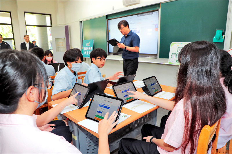《投注22億元》生生有平板 台南全面啟動智慧教學