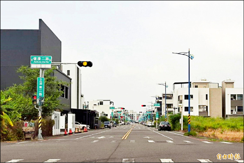 嘉市湖子內道路缺人行道 議員促改善