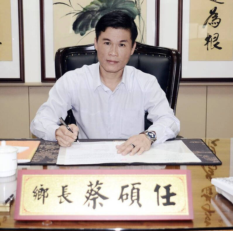 駕公務車載妻遊北高 竹塘鄉長蔡碩任刷2314元油費判6月、求緩刑被駁回