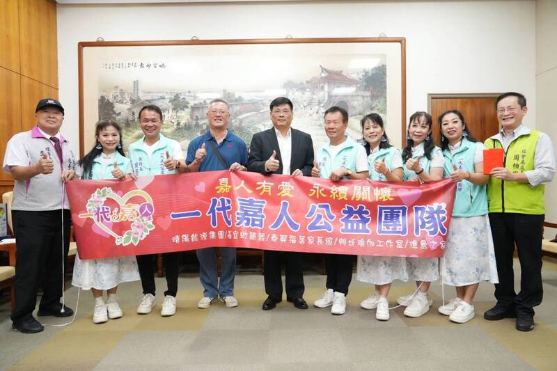 一代嘉人公益團隊攜手龍門觀音宮慈善會捐款  挹注澎湖實物銀行