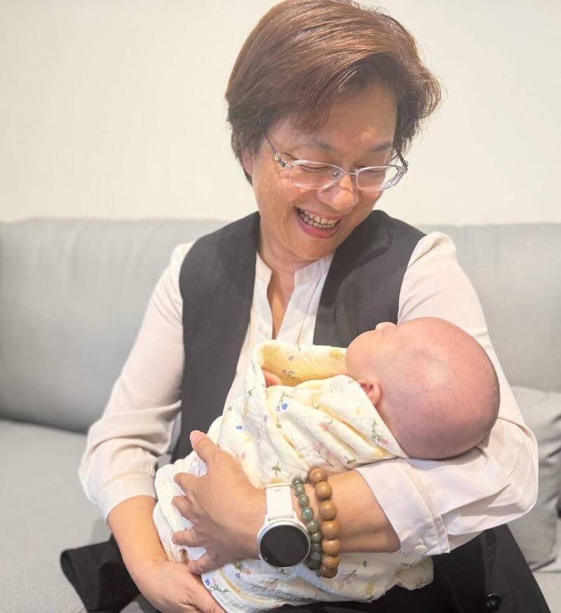 有孫萬事足!王惠美首度談起長孫女樂呵呵 名字也取好了