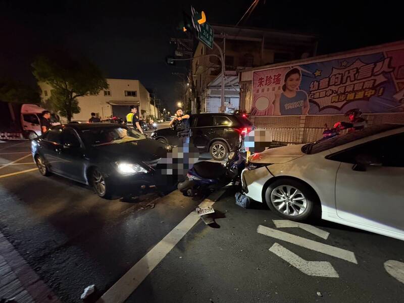 桃園八德路口晚間驚傳連環車禍!7車碰撞5人送醫