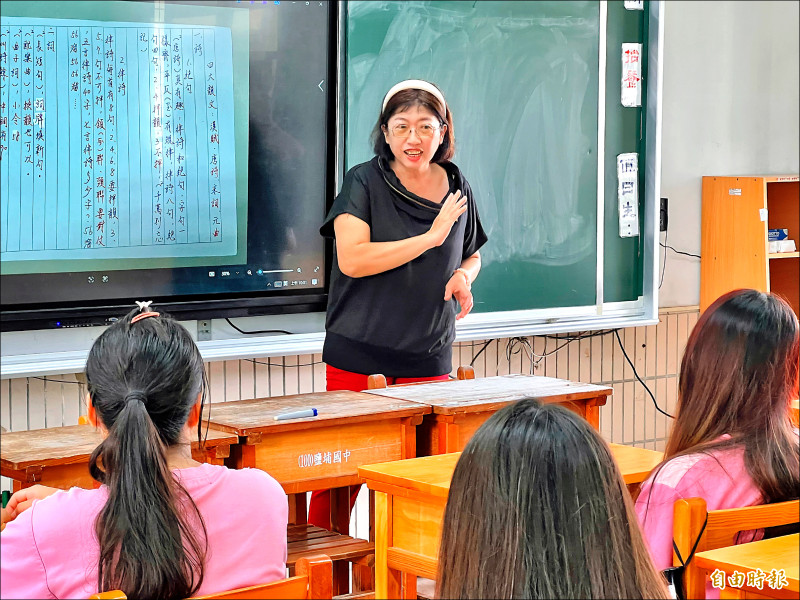 編歌教國文 鹽埔國中張玉美獲教育奉獻獎