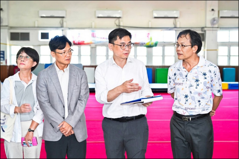 賴瑞隆爭設體操訓練館 柯志恩週六鳳山造勢