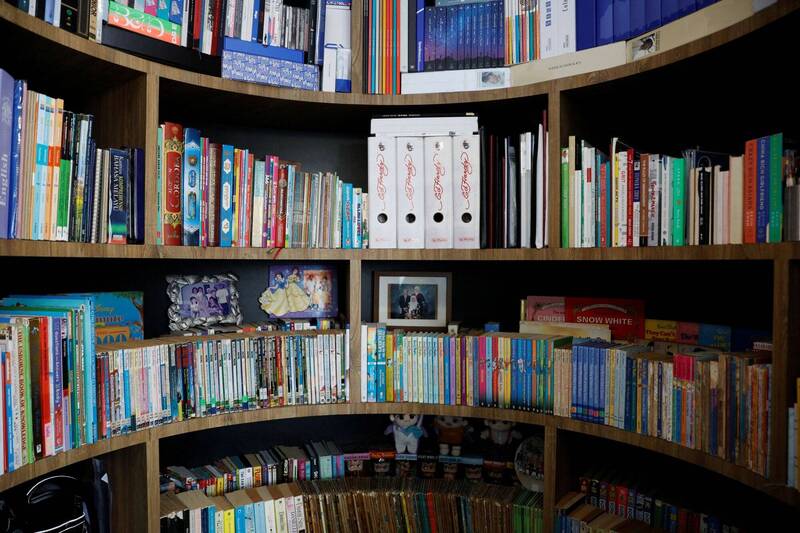 看書可以賺錢?新加坡政府付錢請國民讀書 防手機滑到「大腦腐爛」