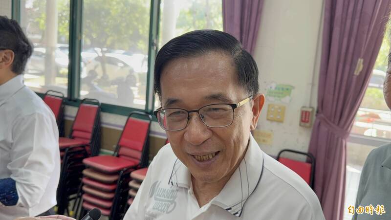 馬英九頻被目擊還在校園高唱軍歌 陳水扁一段話被網友讚爆