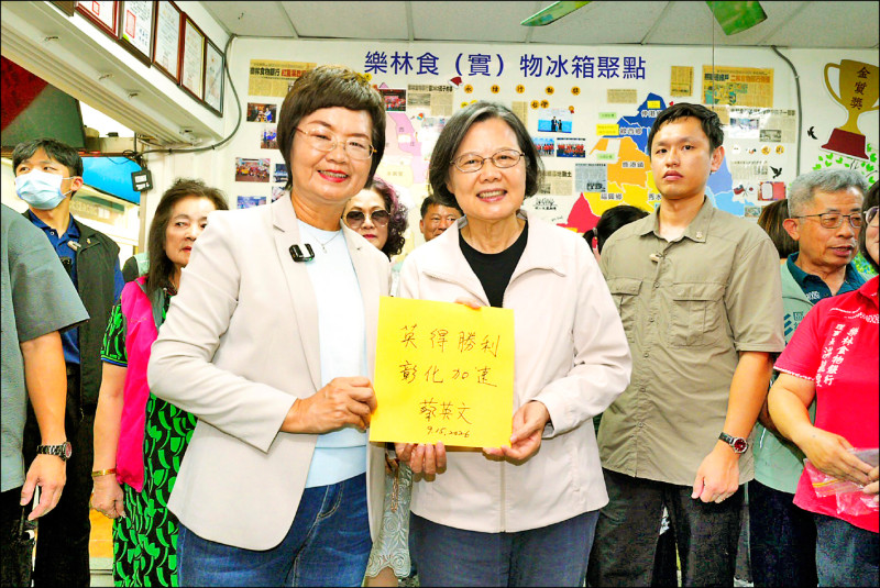 輔選陳素月 小英接任競總榮譽主委