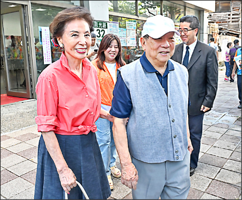 章孝嚴當年改姓蔣 未循法院途徑