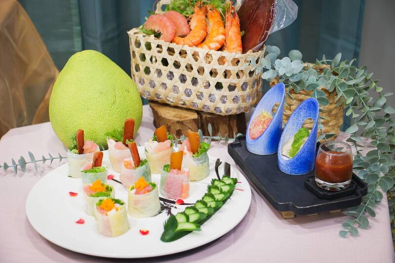 宜蘭冬山紅文旦做成5道創意料理,登上礁溪老爺酒店餐桌。(圖由宜蘭縣府提供) 宜蘭冬山紅文旦做成5道創意料理,登上礁溪老爺酒店餐桌。(圖由宜蘭縣府提供)