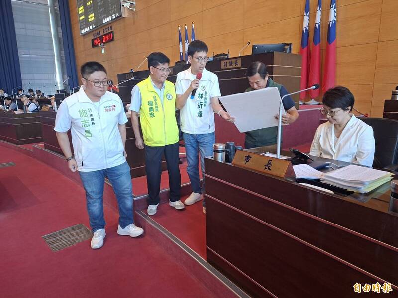台中學生PO營養午餐變2菜1肉吃不飽 綠議員要盧秀燕一同抽驗