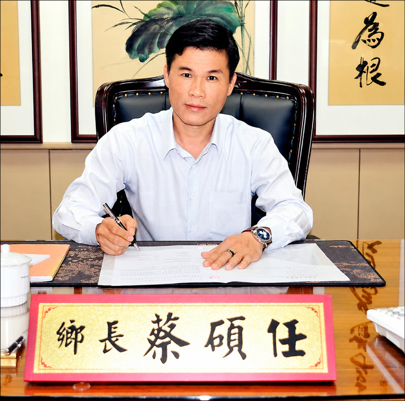 開公務車載妻遊高雄、台北/竹塘鄉長刷2314元油費 求緩刑遭駁回