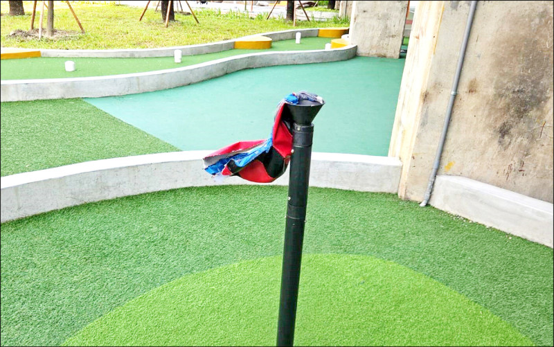 《開幕一個多月》高雄親子遊樂園區 遊具慘遭破壞