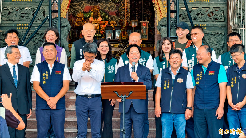 劉建國致詞全程只說賴總統對麥寮建設，賴清德在會中大虧他「都沒說到自己」，懇請鄉親支持劉建國。（記者李文德攝）