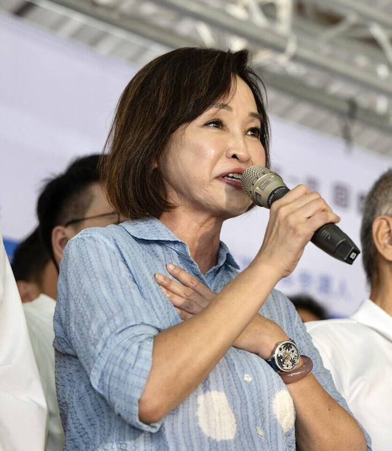 遭指團隊在告別式發名片 柯志恩回應了