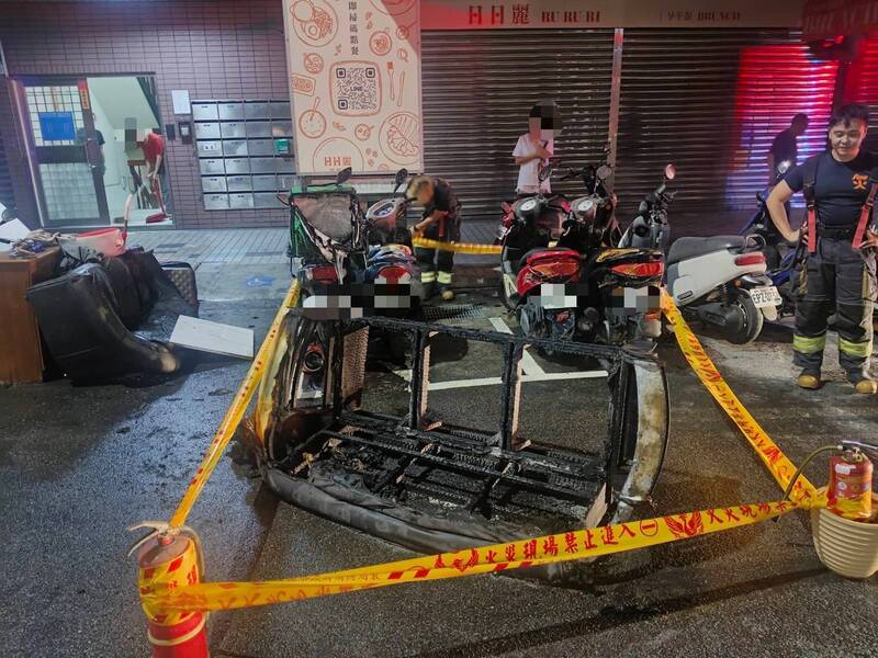 待回收沙發失火險波及大樓 疑街友想拆彈簧釀禍