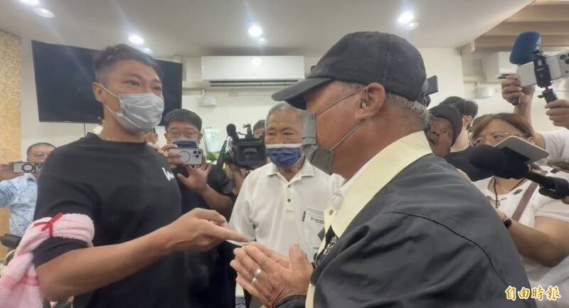 惡意輾斃凶嫌老父連聲道歉 護理師弟靈堂痛哭:怕被打不敢來?