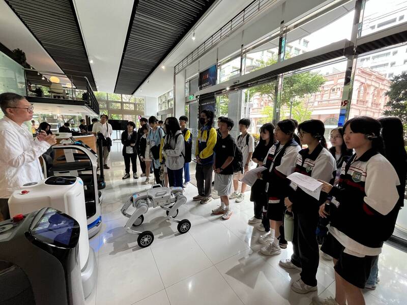 走出課本看科技 高中生親訪國家太空中心、台積創新館收穫良多
